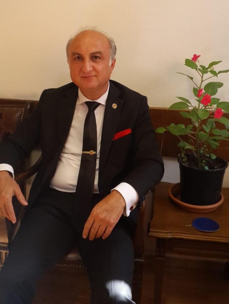 Mesleğinden 15 Temmuz bahanesiyle ihraç edilen Yargıtay üyesi Mahmut Kış kalp krizi sebebiyle vefat etti
